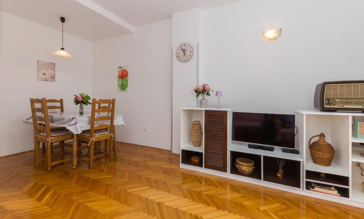 Apartment Domijan By El-Pi Tours Нивице Экстерьер фото