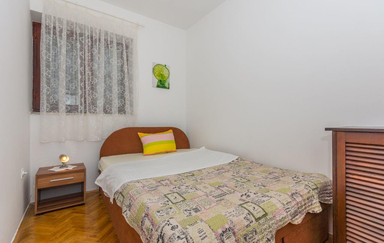 Apartment Domijan By El-Pi Tours Нивице Экстерьер фото