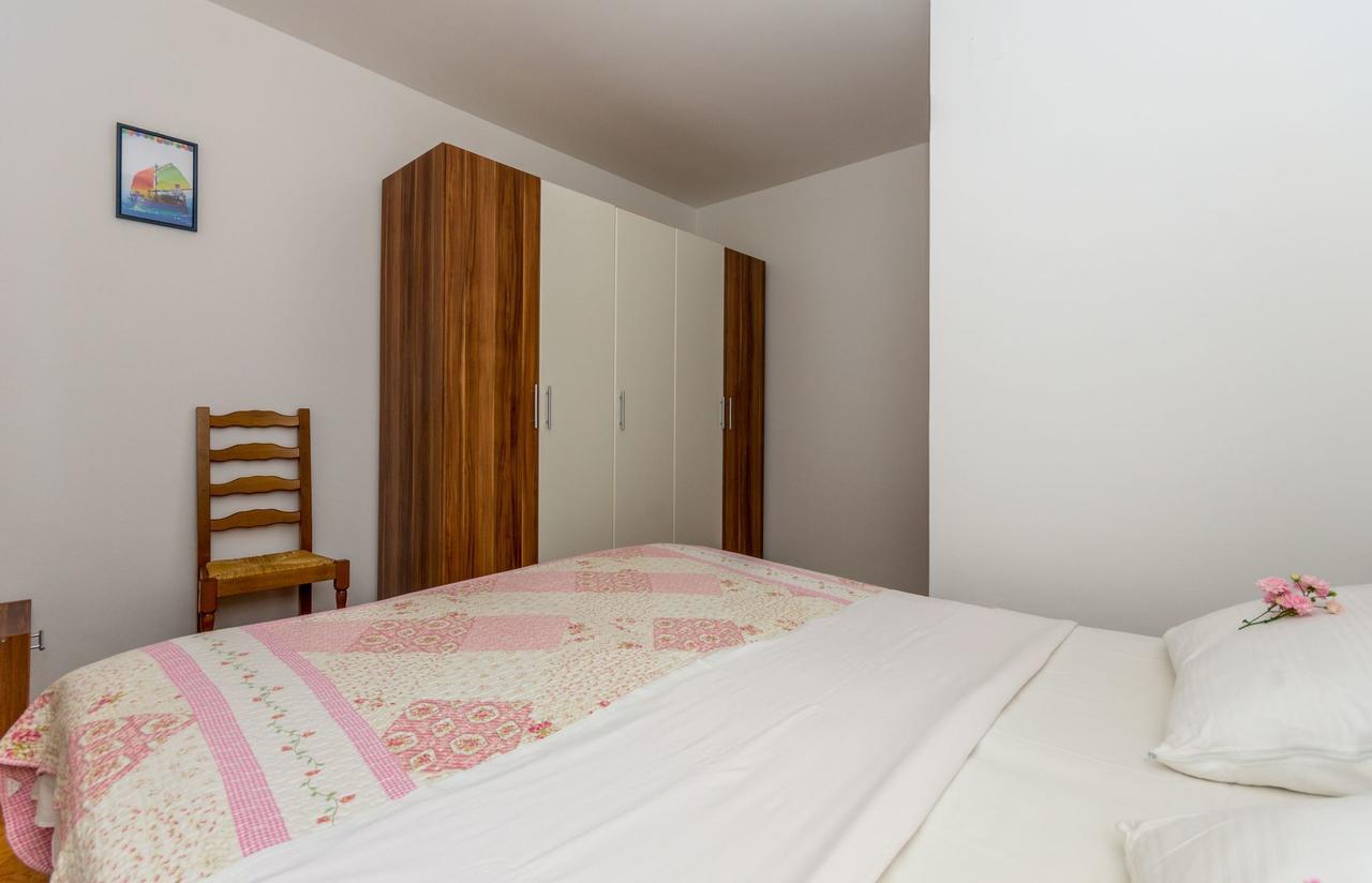 Apartment Domijan By El-Pi Tours Нивице Экстерьер фото
